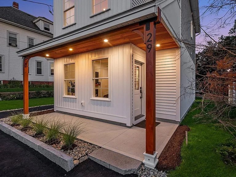 Front porch with cedar timber posts